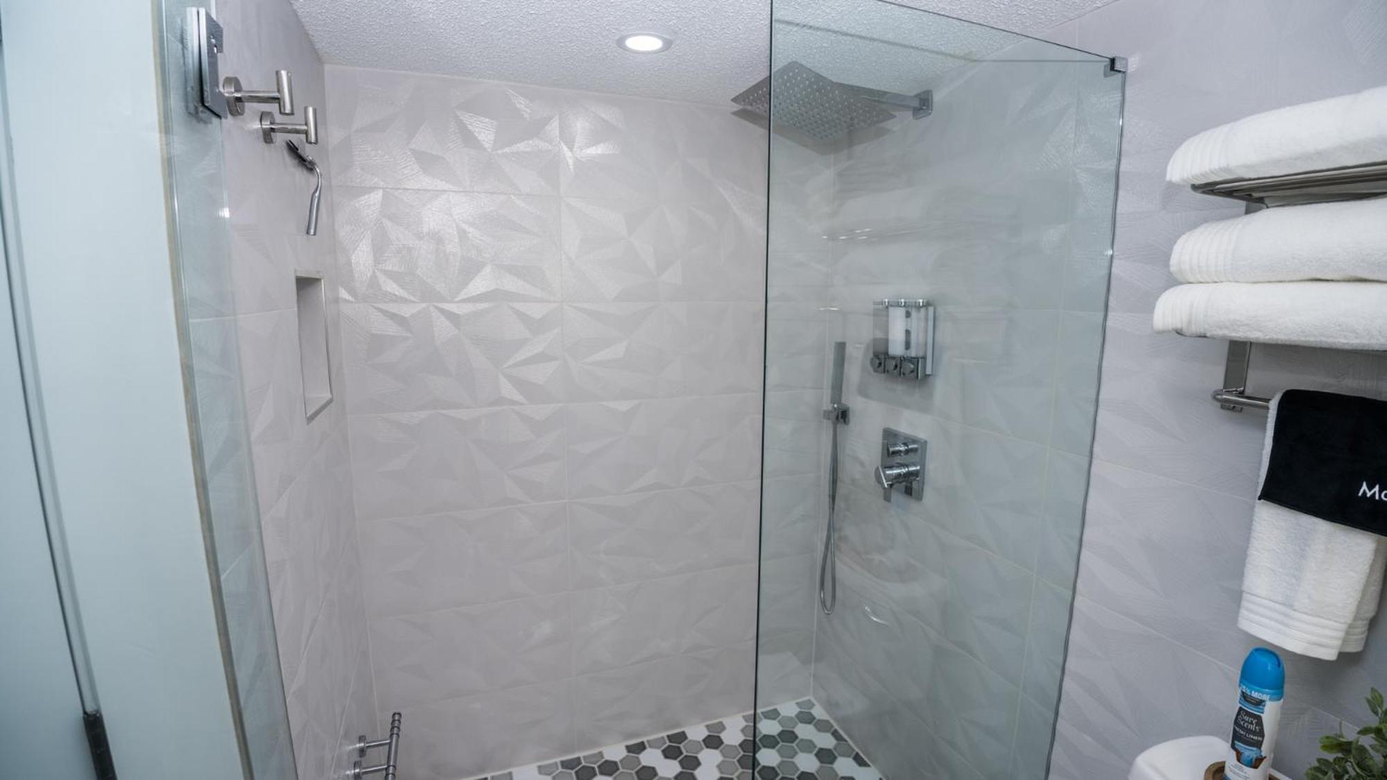 New Rental - 3Br 3Ba Corner Beachfront - 2024 Remodel - 3 Pools, Tiki Hut, Gym, Tennis Panama City Beach Exteriér fotografie